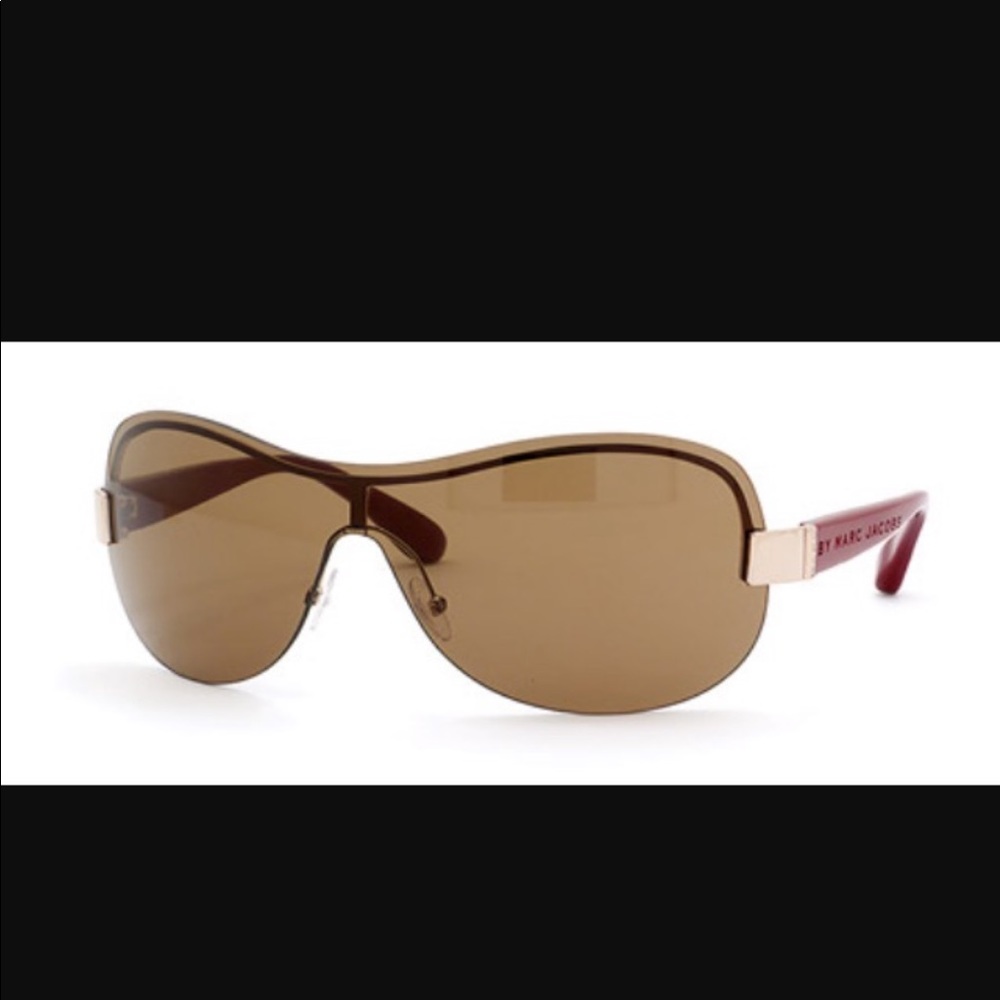 Marc Jacob sunglasses comes with box